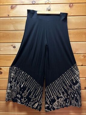 Kathmandu Black Wide-Leg Pants with Beige Tie-Dye Hem